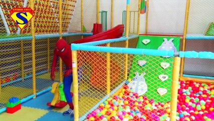 SuperHero Family Kids ! To the playground for children ! Joker Robbing ball ! Superhero has fun