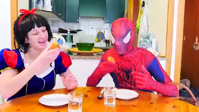 Snow White Baby Rescued by Spiderbaby! w/ Joker, Police, Spiderman, Frozen Elsa, Snow whit