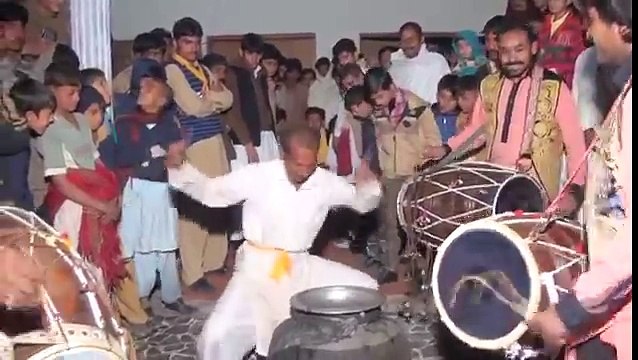Funny desi pothwari punjabi dance with dhol and teeth power mirpur ranitaj kahuta rawalpindi -2016