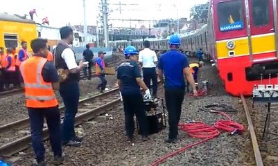 Kereta Anjlok di Antara Stasiun Jatinegara-Manggarai