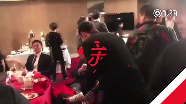 Dương Quá Huỳnh Hiểu Minh xin chữ ký Dương Quá Cổ Thiên Lạc