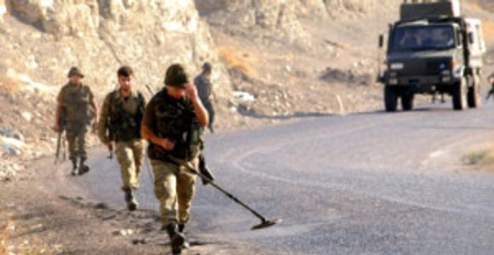 Diyarbakır- Mardin Karayolunda Mayın Taraması Sırasında Patlama: 2 Asker Şehit