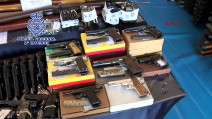 İspanyol polisi 10 binden fazla silah ele geçirdi