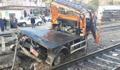 Demiryolu tamir aracı devrildi: 3 işçi yaşamını yitirdi