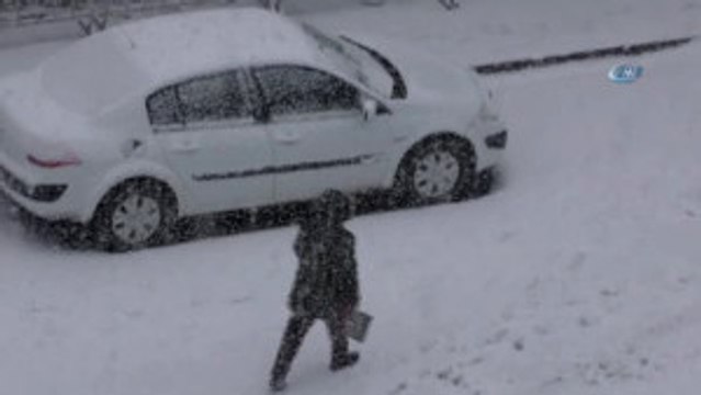 Ardahan Güne Yoğun Kar Yağışı ile Uyandı