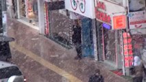Van'da Aniden Başlayan Kar Yağışı Vatandaşları Hazırlıksız Yakaladı