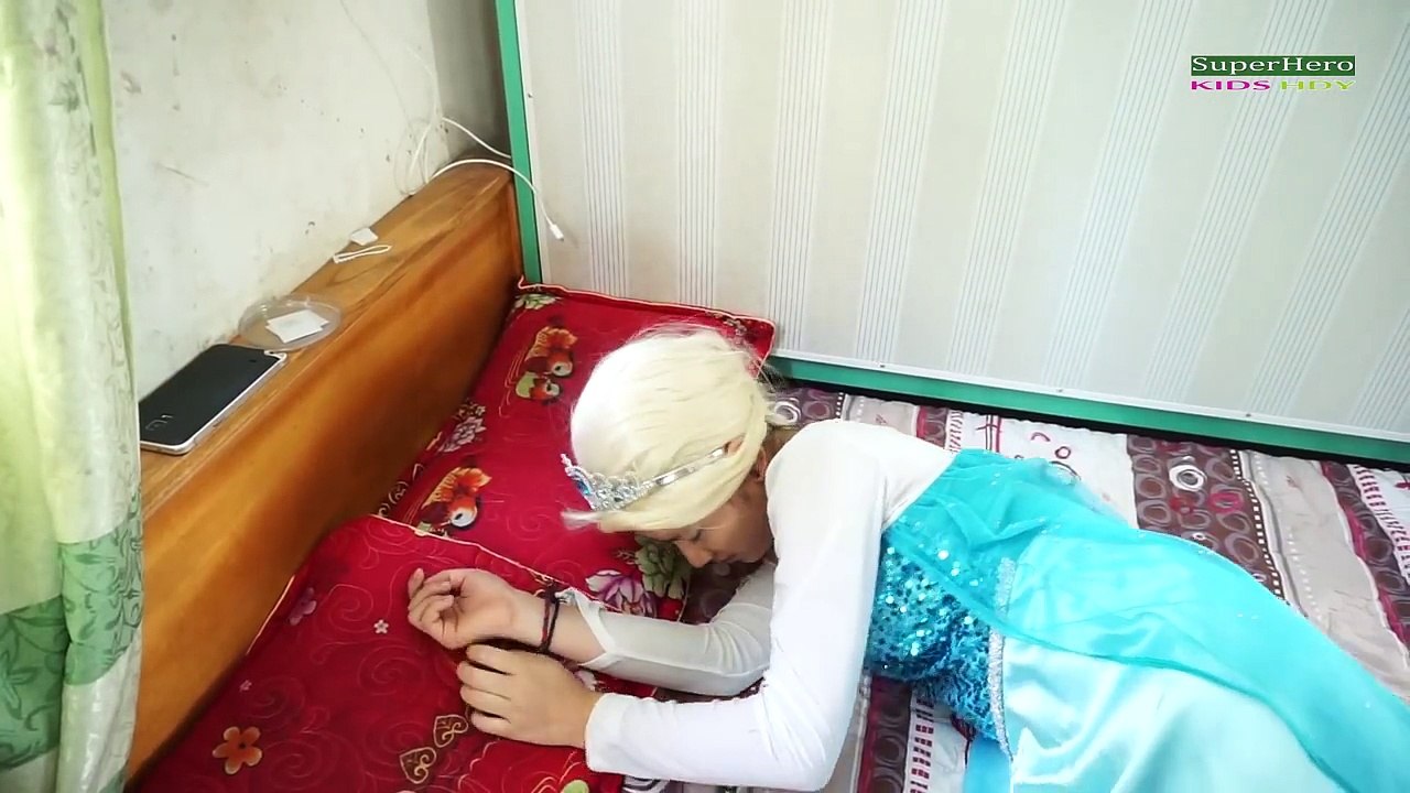 SPIDERMAN vs JOKER! Joker Poo Colored Balls w/ Pink Spidergirl Frozen Elsa - Fun Superhero