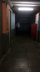 Cette séquence qui terrifie les internautes montre une porte claquer continuellement et sans raison