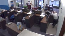 Un agent de sécurité sauve la vie de plusieurs employés dans une petite banque