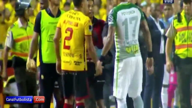 Bronca entre los jugadores de Barcelona y Atlético Nacional