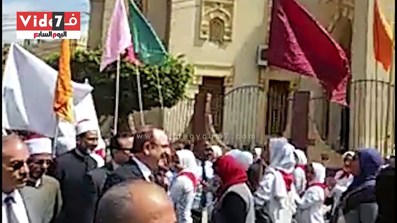 الفيديو محافظ بنى سويف يطلق اشارة البدء لمسيرة الكشافة