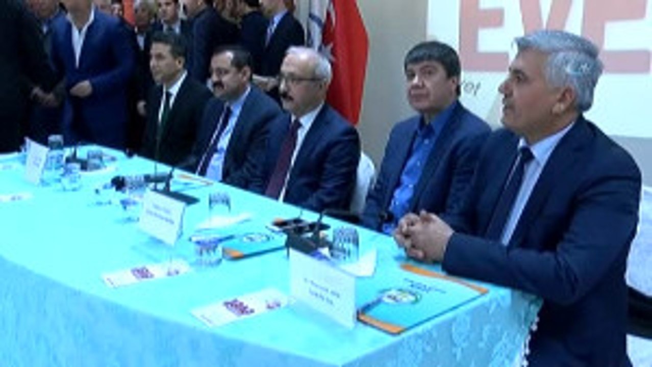 Menderes Türel: "Bunlar, Nikah Masasında Nasıl 'Evet' Demişler Hayret Ediyorum"