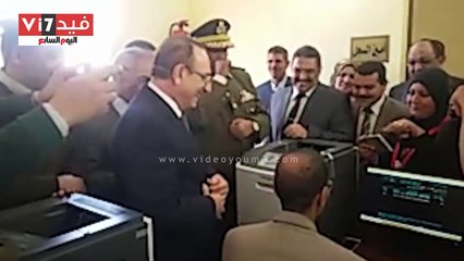 محافظ بنى سويف يستخرج أول شهادة ميلاد من سجل قرية بهبشين