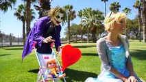 Bebé Congelado Elsa y Anna Embarazada vs Médico w Spiderman, Batman, Hulk, Dulces y Coca Cola