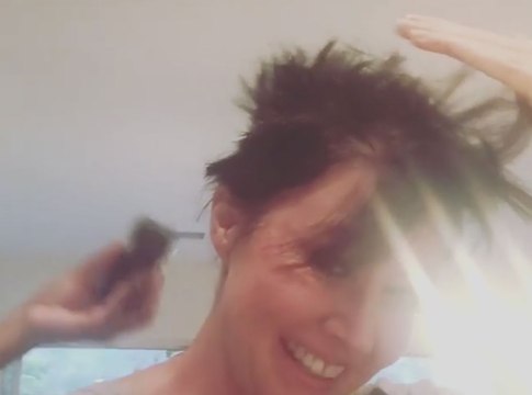 Cancer : Shannen Doherty riait à travers ses larmes le jour où elle a rasé ses cheveux