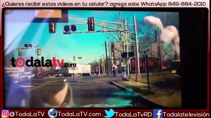 Por la mínima! Anciana se salva de ser arrollada por un tren-Video