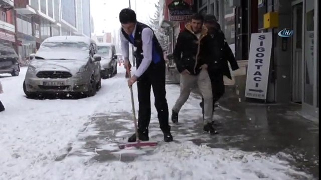 Ardahan Güne Yoğun Kar Yağışı İle Uyandı