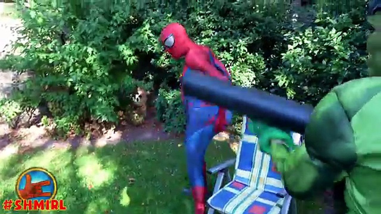 Spiderman BIG BUTT! Bees SURPRISE! w/ Frozen Elsa Joker Hulk Pink Spidergirl! Superhero Fun IRL 4K