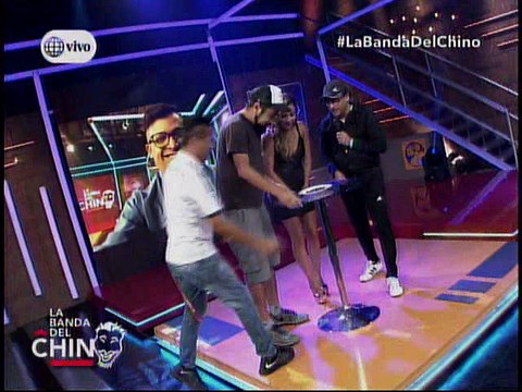 Reto de Comer Hormigas viagras junto a Adam Ramones y Sandra Vergara