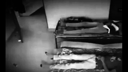 Fantasma acorda e derruba homem da cama