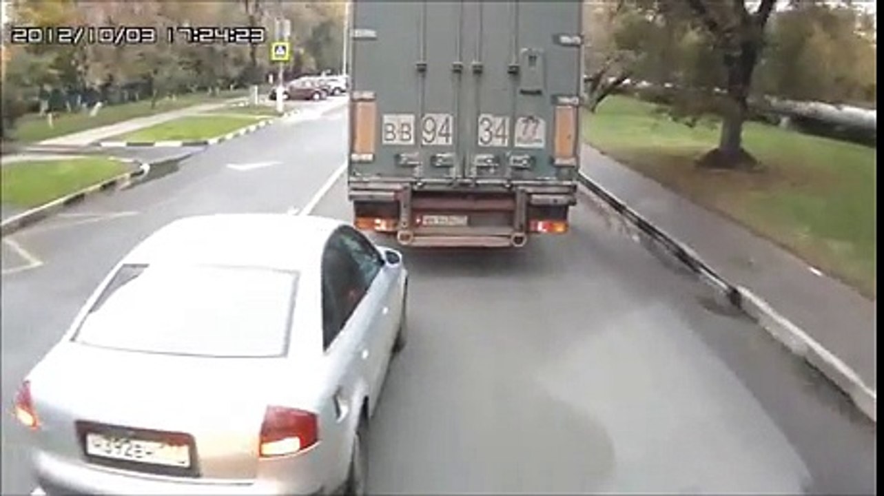Never-give-the-finger-to-a-truck-driver