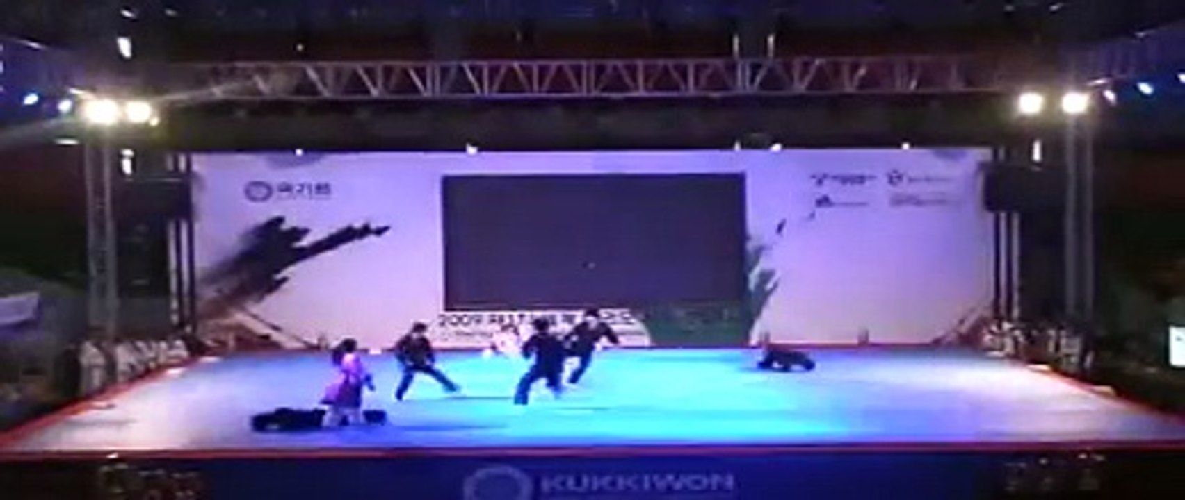 17.Non-verval performance 'tragic love' 2009