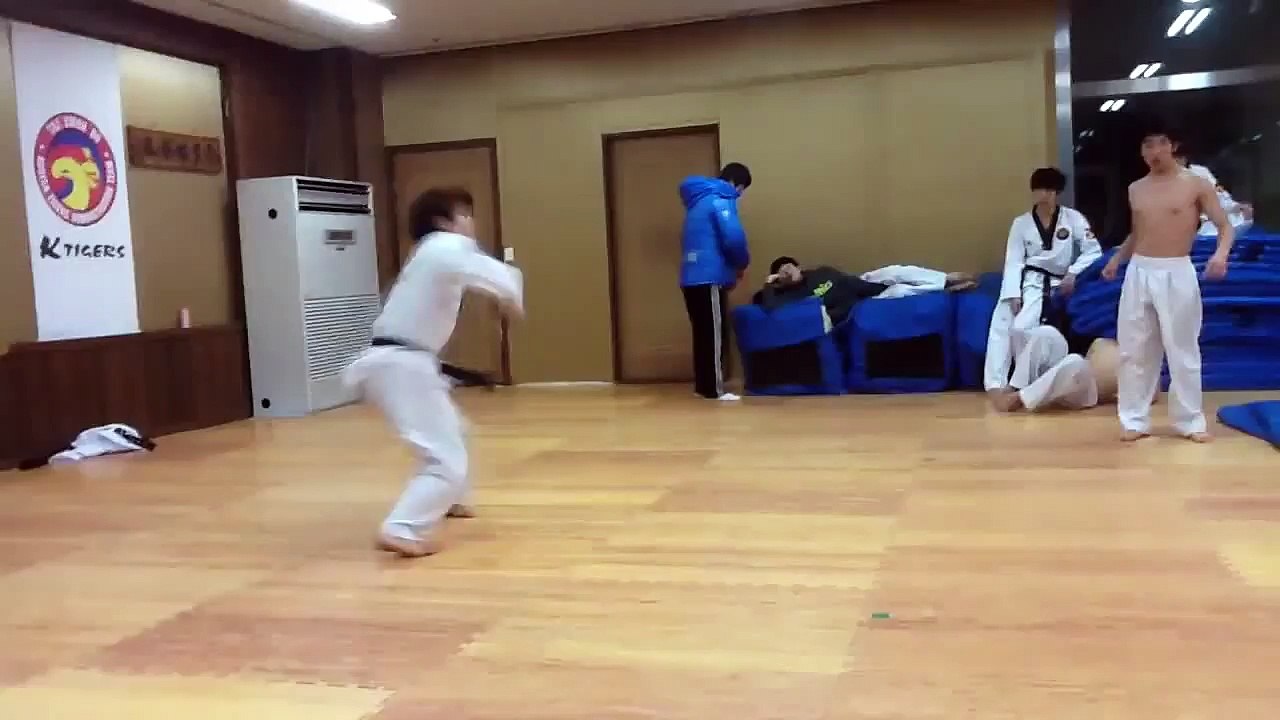 한영훈 발차기 콤보720-뒤후리기-밸트 돌려차기- 하우스밸트 뒤후리기