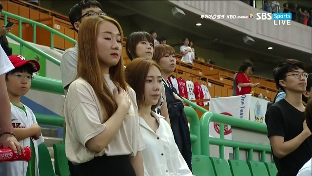 미끄덩~~ AOA 설현 시구 Cut @ 프로야구 SK vs SAMSUNG 戰