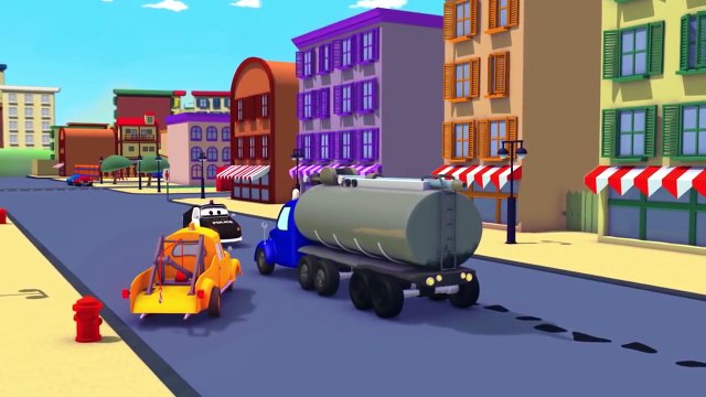 Tom la Dépanneuse et Franck le Camion Pompier à Car City - Voitures et camions dessins animés