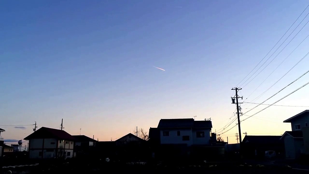 愛知県で隕石‼︎⁇燃えてる感じで飛行機じゃない気がするけど‥(°_°)