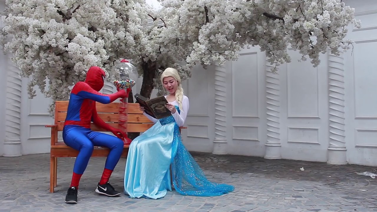 Spiderman vs Elsa Maleficent ! Frozen Elsa Kiss Thor Batman Joker Hulk Iron Man Spidergirl Catwoman