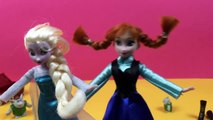 Frozen Dolls Come Alive While Anna Is Not Looking! Frozen Dolls Videos -