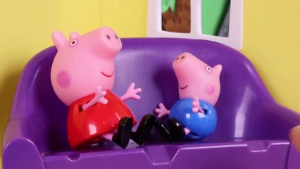 Peppa Pig Toys in English  Mummy Pig gets Robbed at the Bank-GVn-c_r9dCg