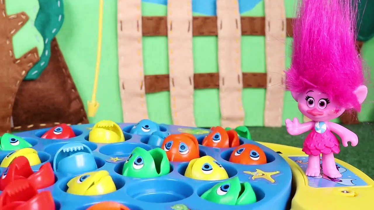 TROLLS _ The Trolls travel by car Trolls to