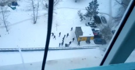 Kavga Etmek Üzere Olan Gençleri Polis Sireniyle Dağıttı