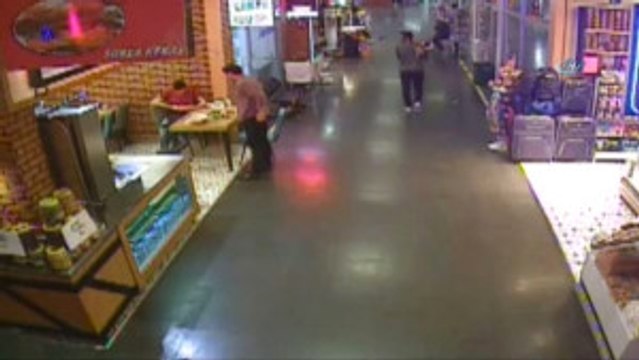 Kırık Kolla 10 Dakikada 5 Yazıhaneyi Soyan Hırsız Kamerada