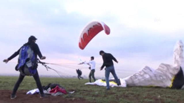 Sur'da Yamaç Paraşütü Keyfi