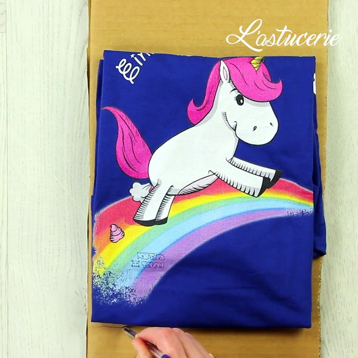 Voici comment plier son linge rapidement à l’aide d’un simple carton