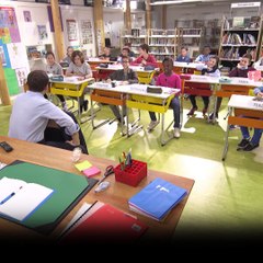 Emmanuel Macron explique la différence entre la droite et la gauche à des enfants