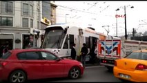 Sirkeci'de Tramvay Raydan Çıktı