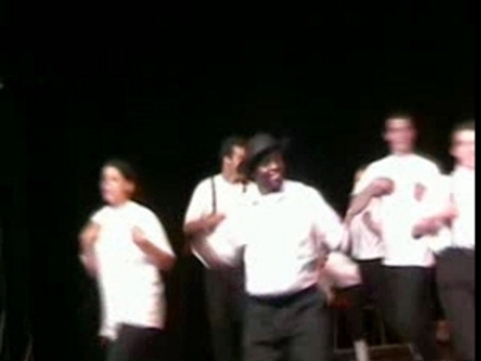 titi danse rabit jacob avec les collègues