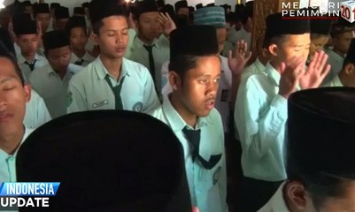Santri Gelar Sholat Gaib dan Doa untuk KH Hasyim Muzadi