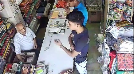 अपने कभी ऐसी चोरी नहीं देखी होगी...Herat Angez Chori Aap Bhi Kahenge Kiya Chor Hai Ye.Must Watch