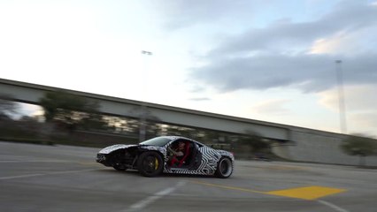 Download Video: Il drift dans les rues avec une Ferrari 458 accidentée