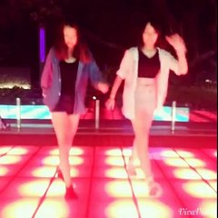 Tiffany nhảy cùng một người bạn nhảy  Shuffle dance
