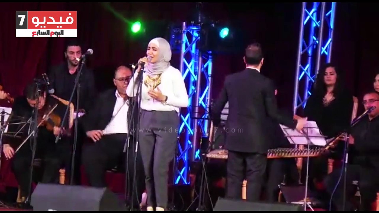 بالفيديو.. طالبة تبدع فى غناء "الف ليلة وليلة" لكوكب الشرق