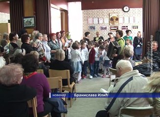 Mališani obdaništa Bambi posetili Aktiv žena penzionera, 16. mart 2017. (RTV Bor)