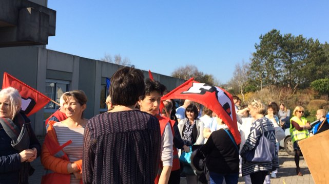 Le personnel hospitalier manifeste