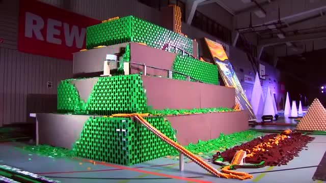 500,000 Dominoes break 3 Guinness World Records!