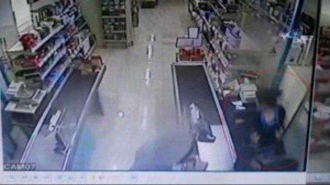 Bayan Kasiyeri Etkisiz Hale Getirip Marketi Böyle Soydular